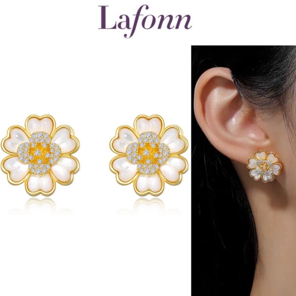 LAFONN Simulated Diamond Flower Stud Earrings 525$ - Picture 1 of 6